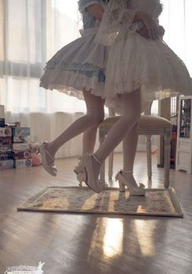拥抱太阳的月亮