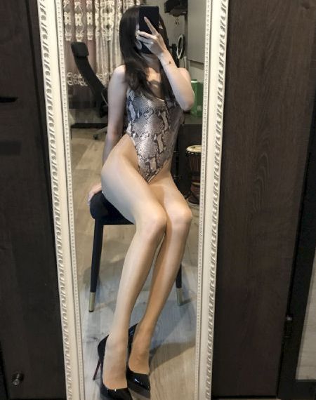 春潮烂漫海潮红