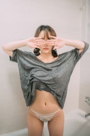 老中医吮她的花蒂和奶水视频播放