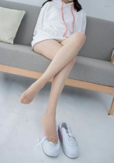 黑人猛挺进小莹的体内视频