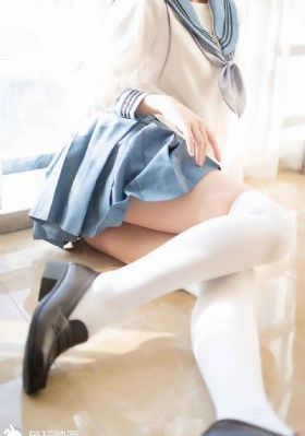 不穿内衣的瑜伽教练