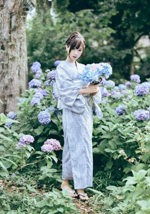 调教放荡丝袜美腿老师的导演是谁